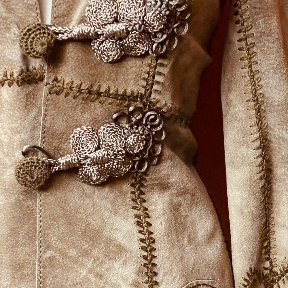 Women's Beige Suede Leather Jacket with Embroidered Detailing - Picture 2 of 15